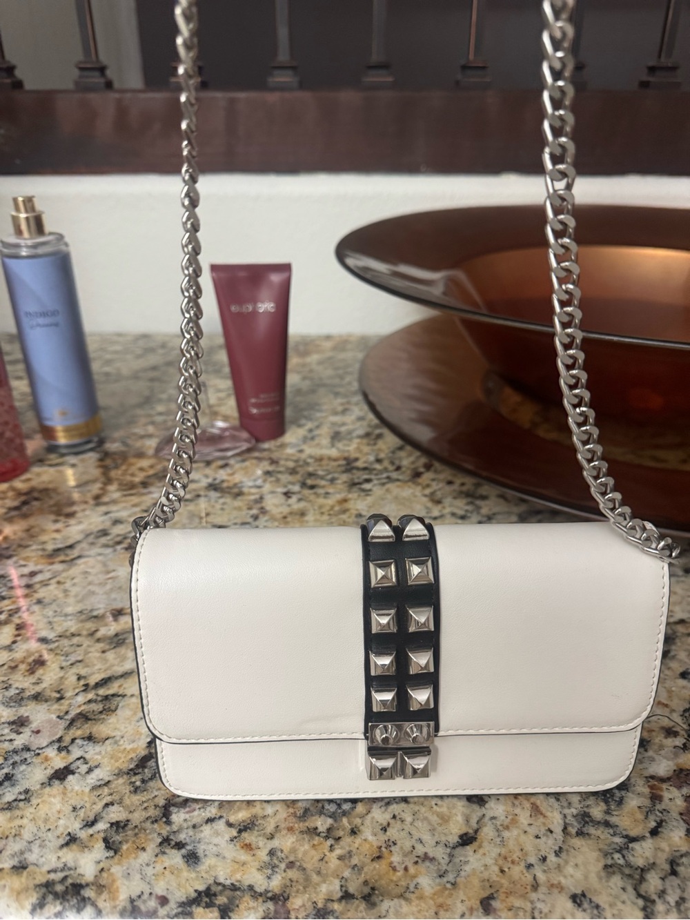 Source Unknown White Shoulder Bag with Silver Stud Chain